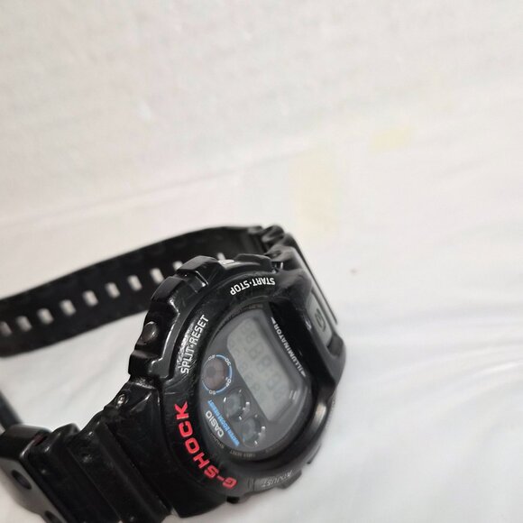 Casio G Shock Black and red - Picture 7 of 12